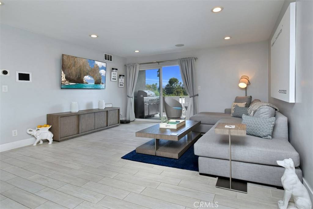 Sherman Oaks, CA 91423,13543 Moorpark ST #15