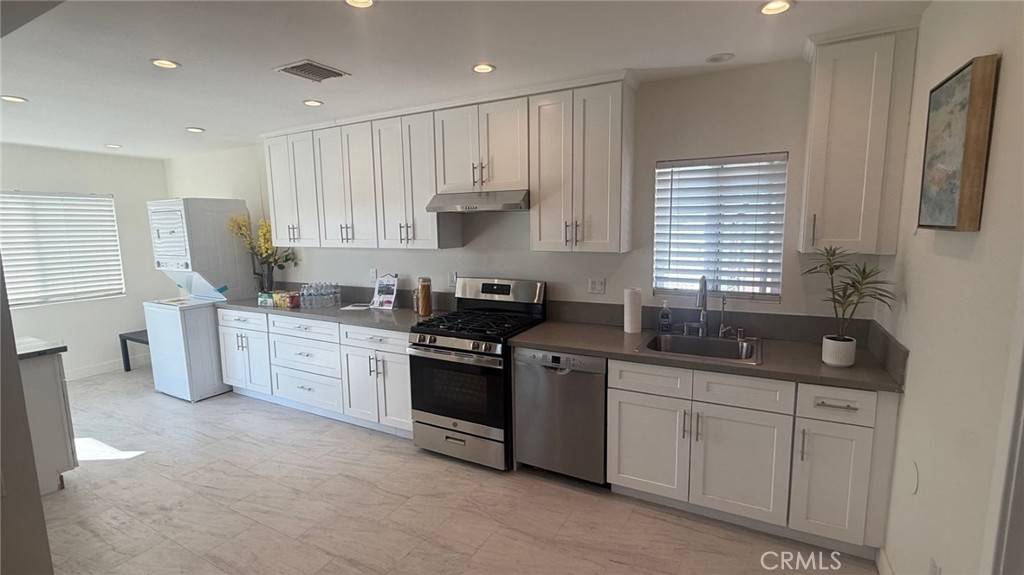 Pacoima, CA 91331,11319 Glenoaks