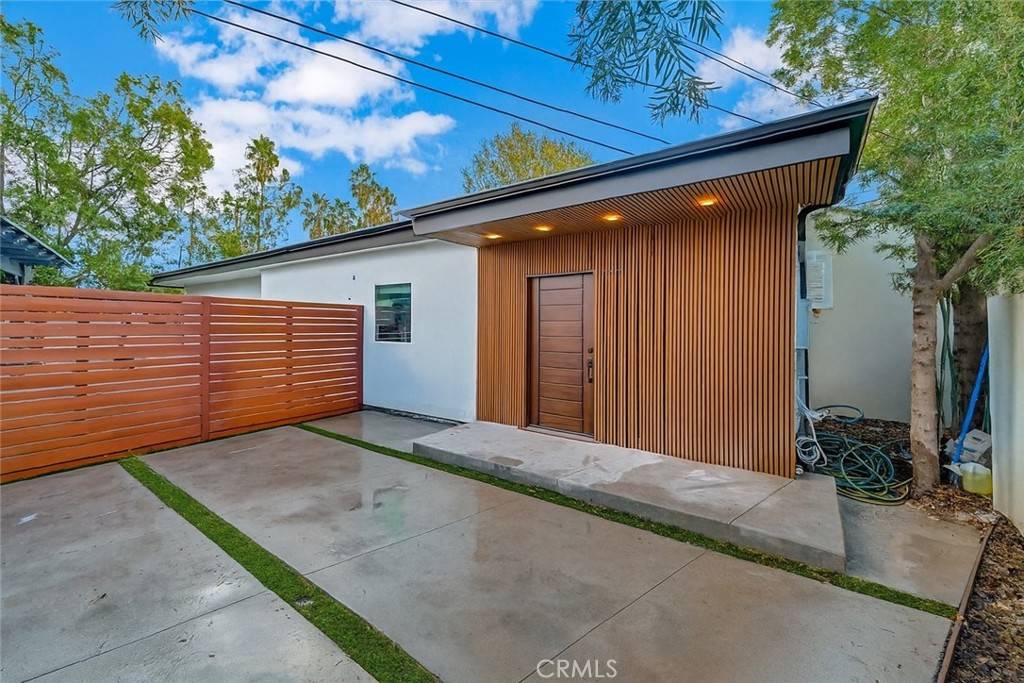 Woodland Hills, CA 91303,22136 Gilmore ST