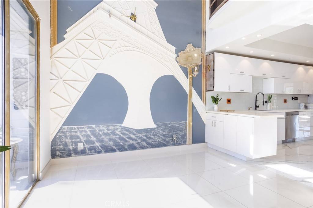 Sherman Oaks, CA 91423,13331 Moorpark ST #319