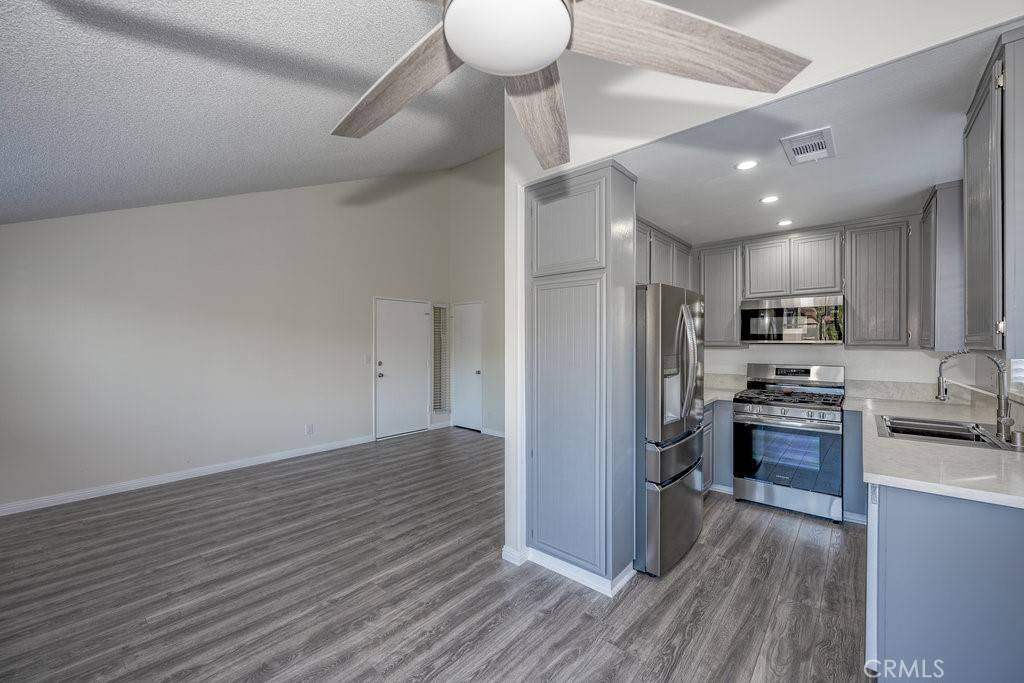 Canyon Country, CA 91387,18033 Sundowner WAY #630