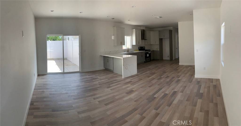 Reseda, CA 91335,19509 Enadia