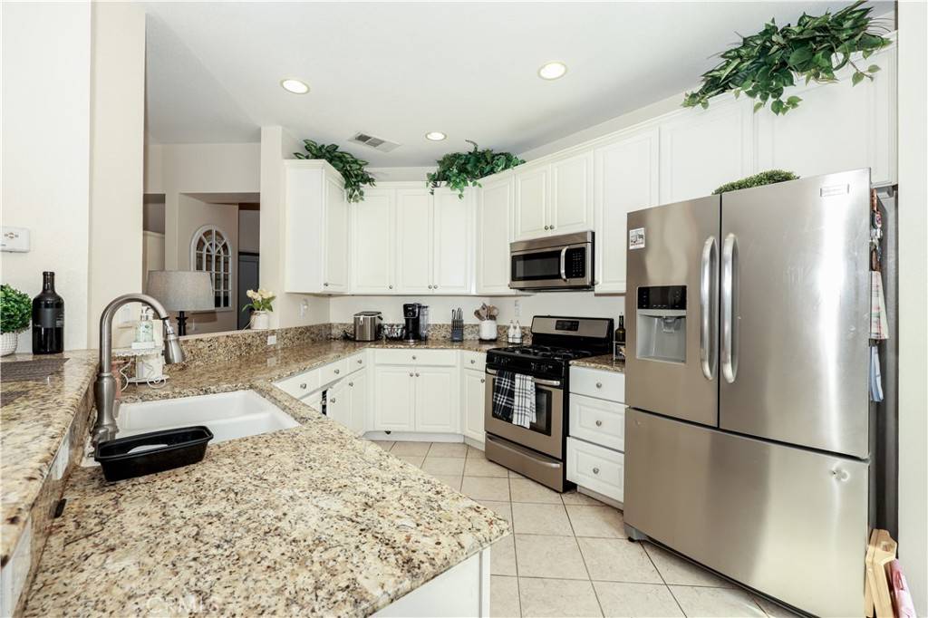 Valencia, CA 91354,29338 Dakota DR