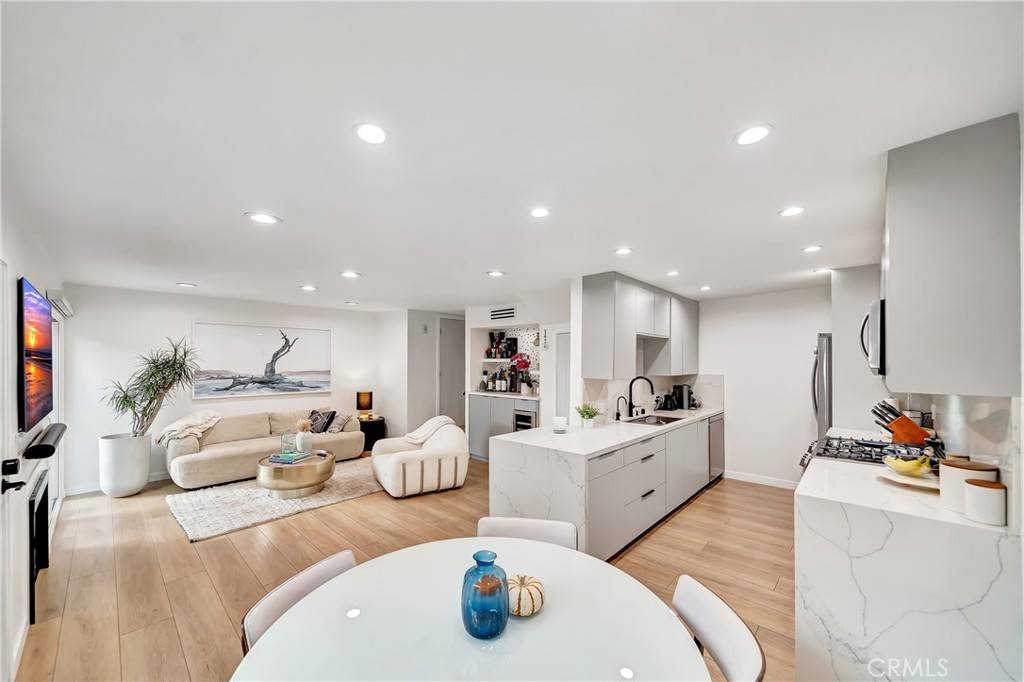 Sherman Oaks, CA 91403,14727 Magnolia BLVD #126