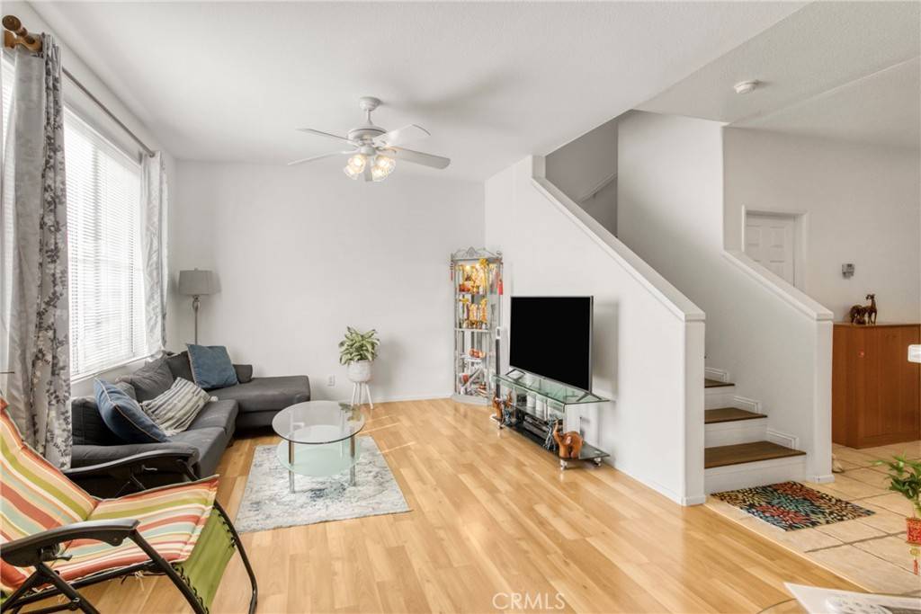 Saugus, CA 91350,22754 Little Fall CT