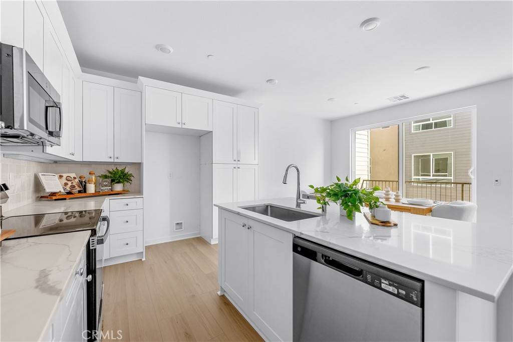 North Hills, CA 91343,9423 1/2 N Sepulveda Blvd. #3