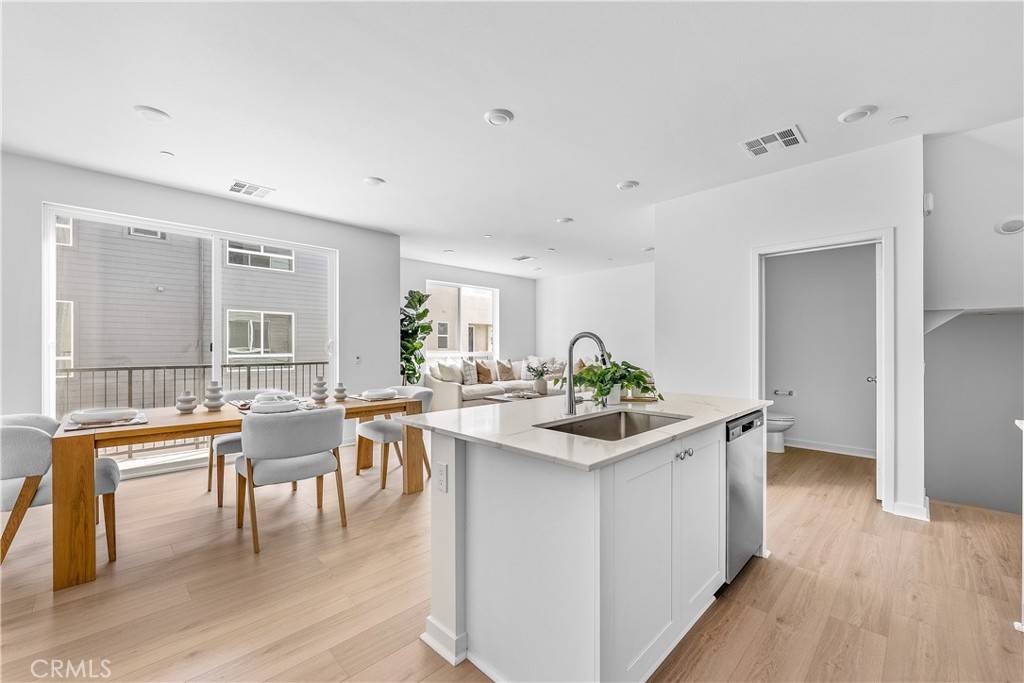 North Hills, CA 91343,9423 1/2 N Sepulveda Blvd. #3