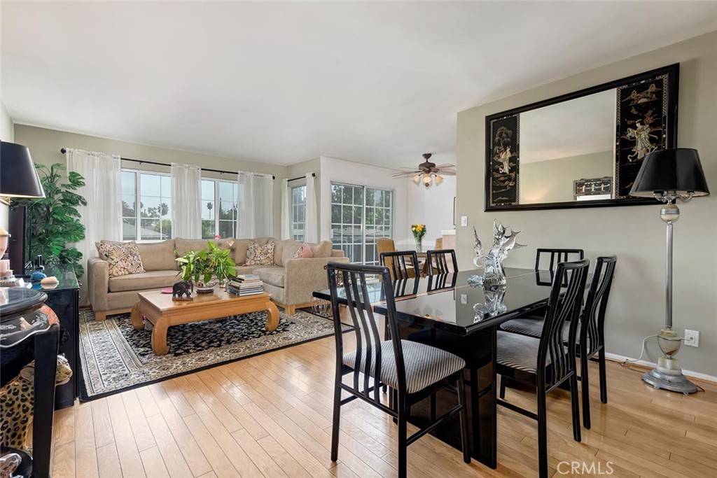 Burbank, CA 91505,4140 Warner #205