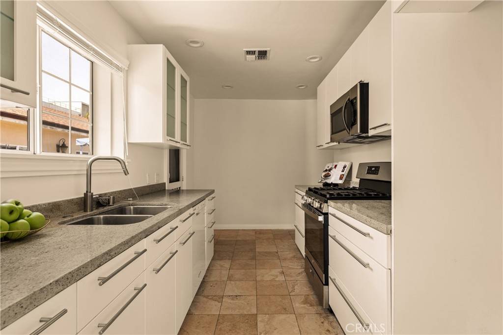 Sherman Oaks, CA 91403,15231 Camarillo ST