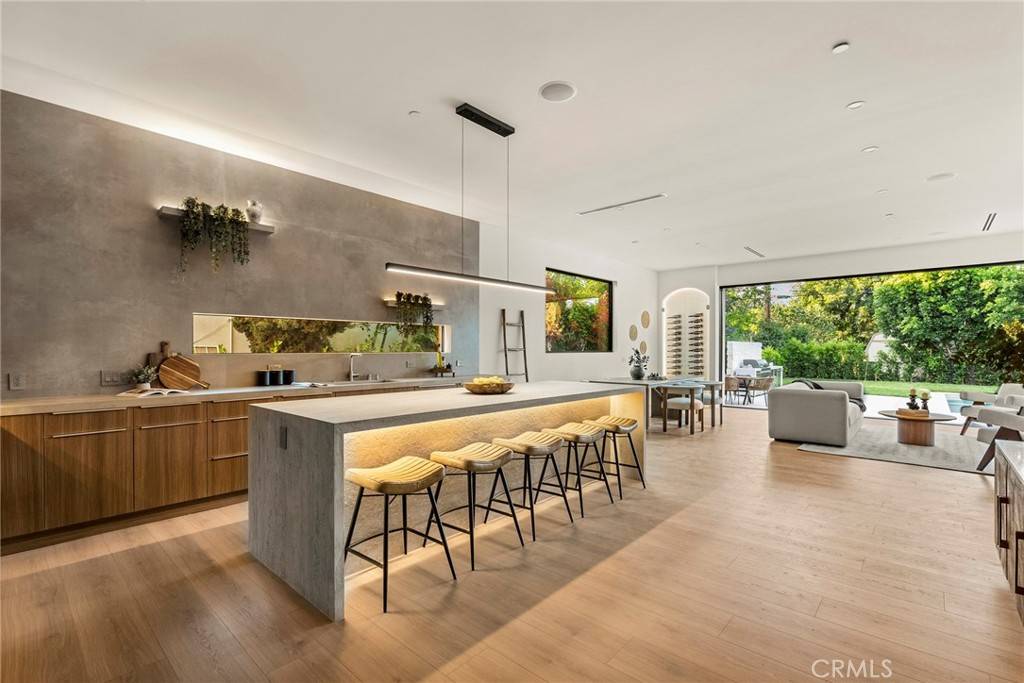 Encino, CA 91316,17827 Miranda