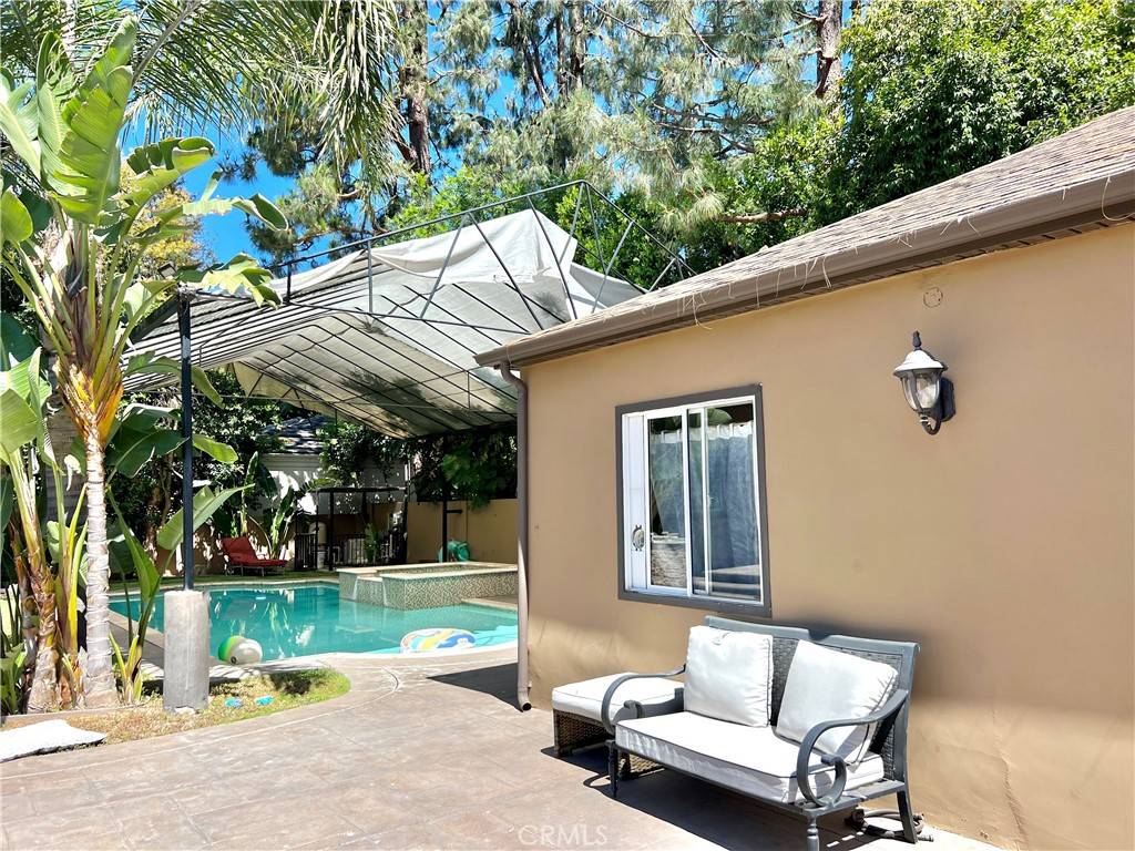 Northridge, CA 90039,17401 Raymer St