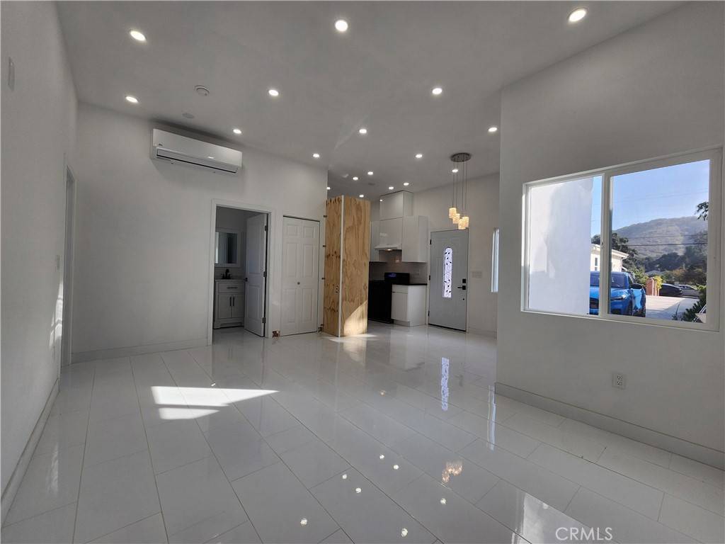 Sun Valley, CA 91352,10343 Penrose