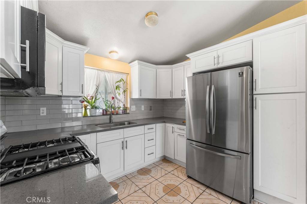 Rancho Cascades, CA 91342,16079 Yarnell ST #B18