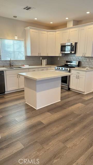 Woodland Hills, CA 91367,21336 Providencia