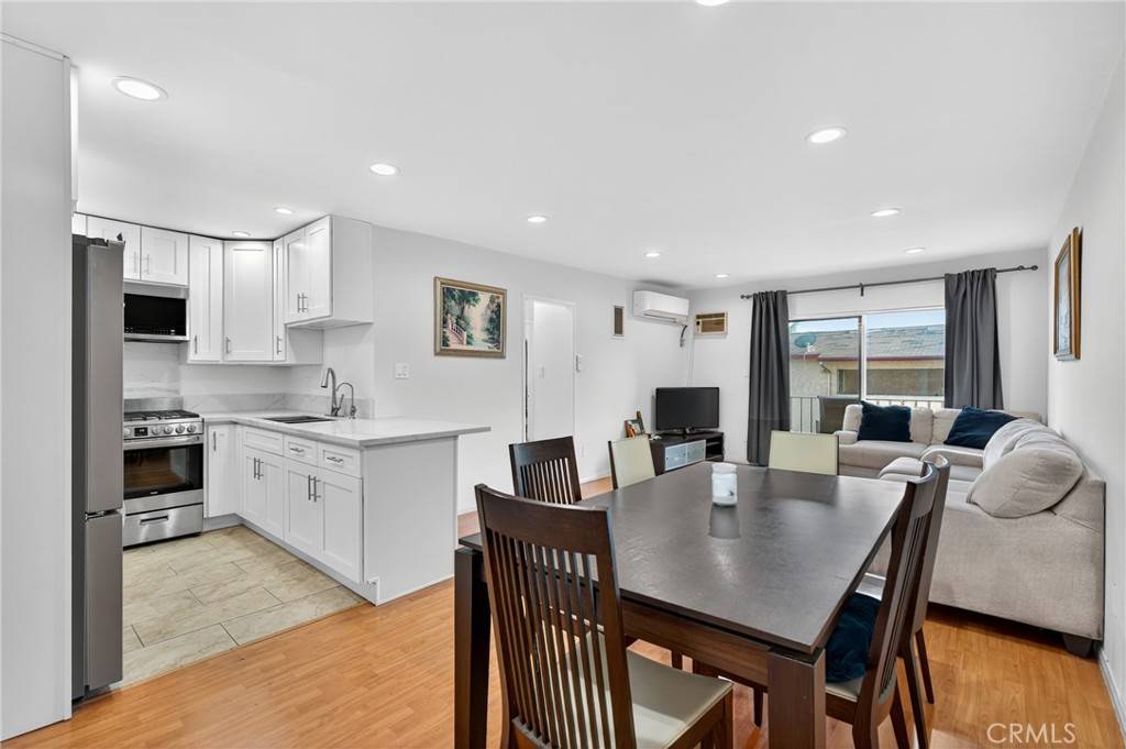 North Hollywood, CA 91605,7826 Laurel Canyon BLVD #17