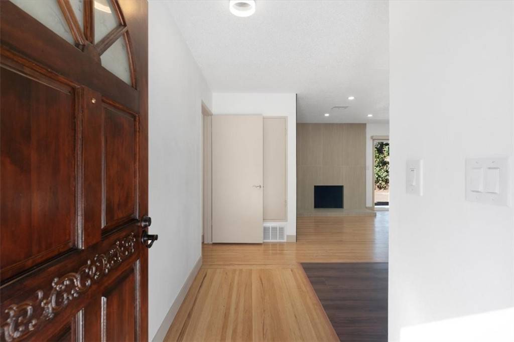 Canoga Park, CA 91304,8581 Owensmouth