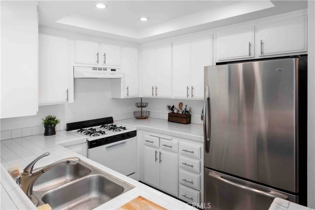 Van Nuys, CA 91406,7135 Firmament #25