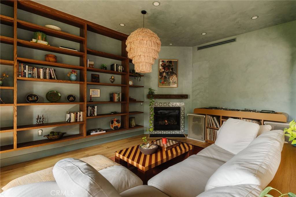 Sherman Oaks, CA 91423,4620 Morse AVE