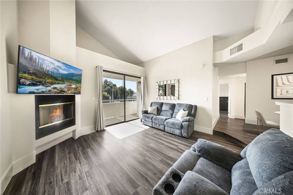 Reseda, CA 91335,19009 Sherman WAY #81