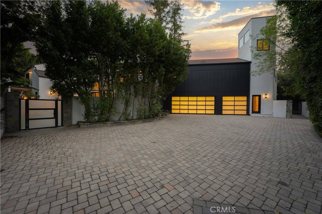 Woodland Hills, CA 91367,23248 Canzonet