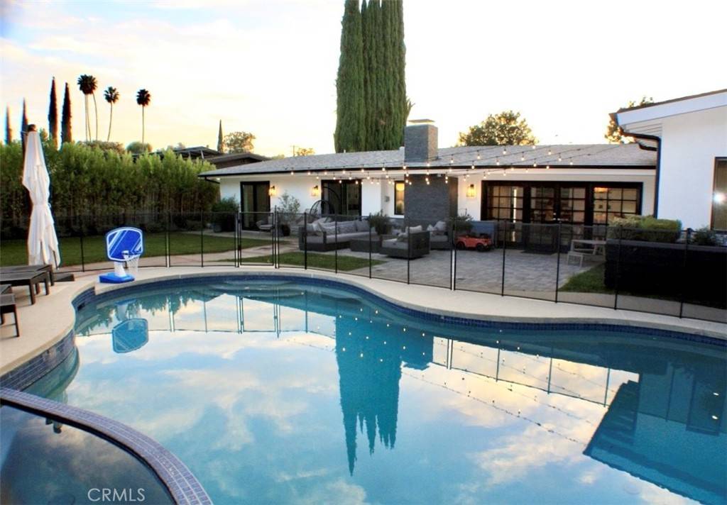 Woodland Hills, CA 91364,4820 Abbeyville