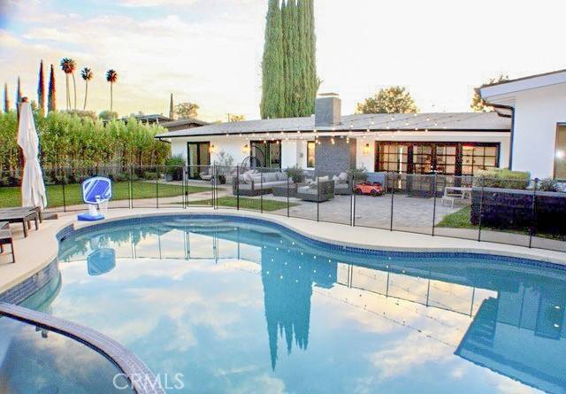 Woodland Hills, CA 91364,4820 Abbeyville