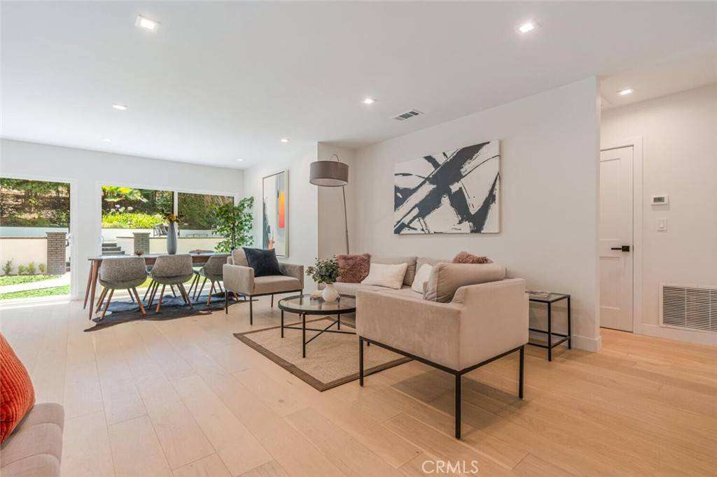 Woodland Hills, CA 91364,22218 San Miguel ST