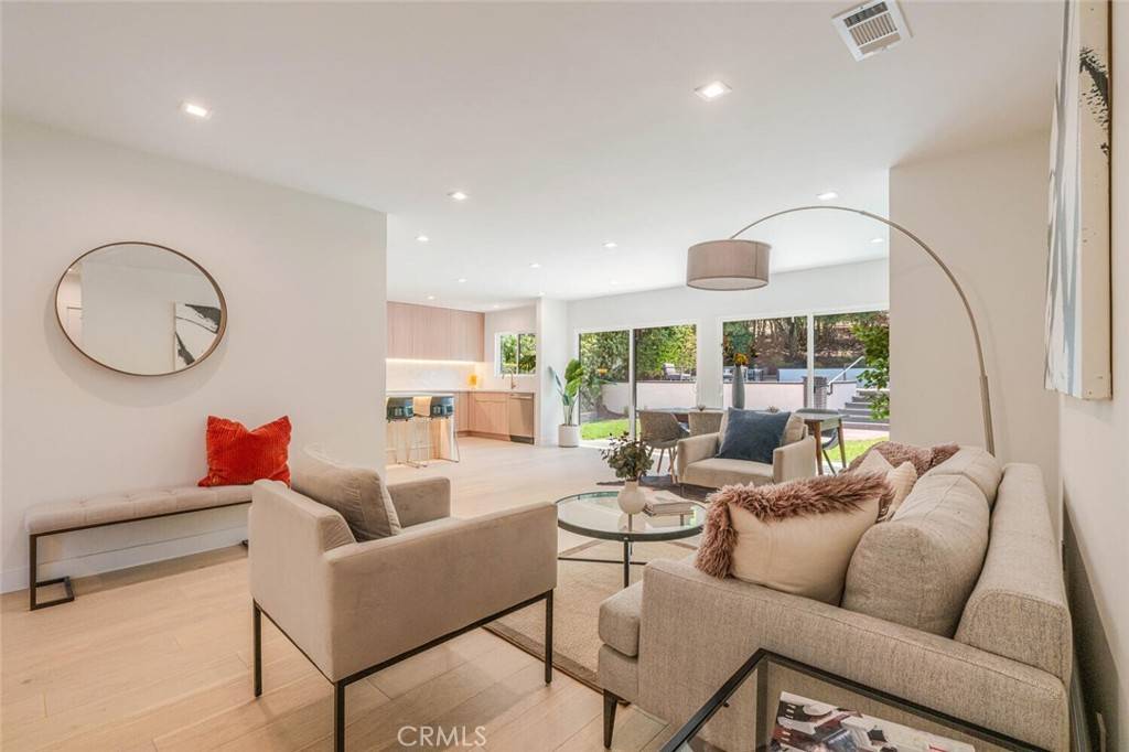 Woodland Hills, CA 91364,22218 San Miguel ST