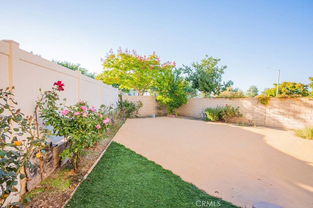 Newhall, CA 91350,27117 Eden CT