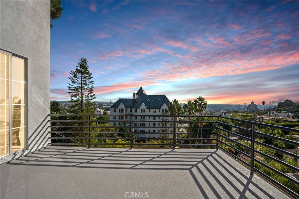 Los Angeles, CA 90069,8246 Woodshill TRL