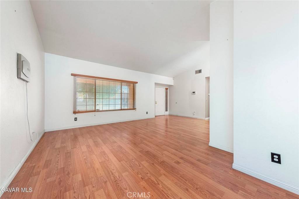 Palmdale, CA 93552,5059 Saint Laurent