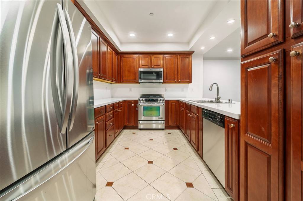 Sherman Oaks, CA 91403,4533 Vista Del Monte #102