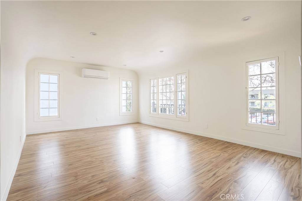 Los Angeles, CA 90036,738 S Stanley AVE