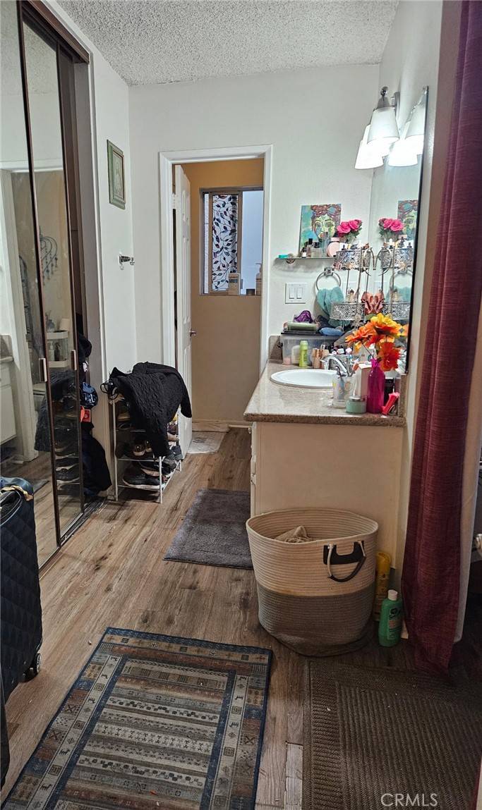 Tarzana, CA 91356,18307 Burbank BLVD #41