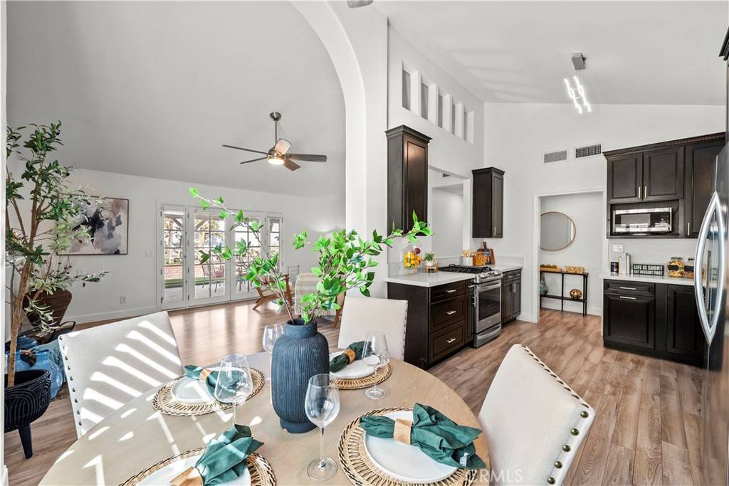 Saugus, CA 91350,22003 Caceras