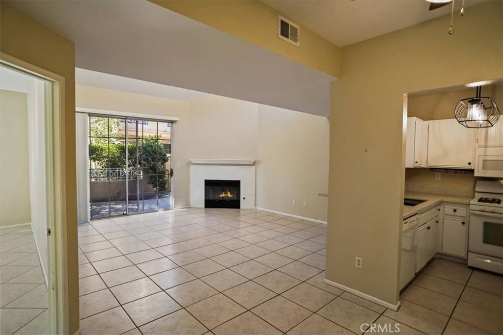 Valencia, CA 91355,23609 Del Monte DR #301