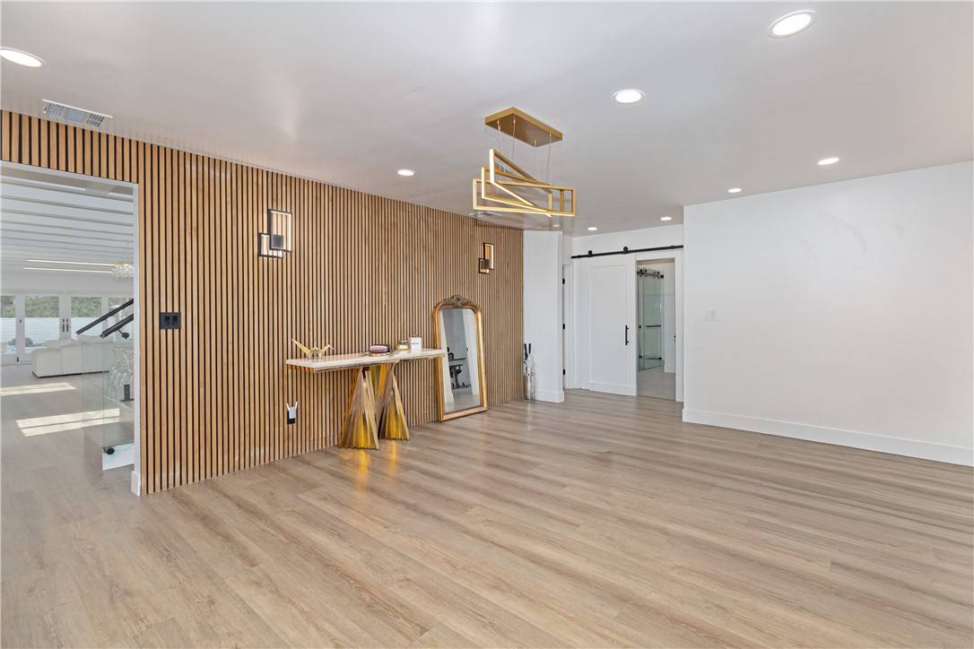 Valley Village, CA 91607,5439 Gentry AVE