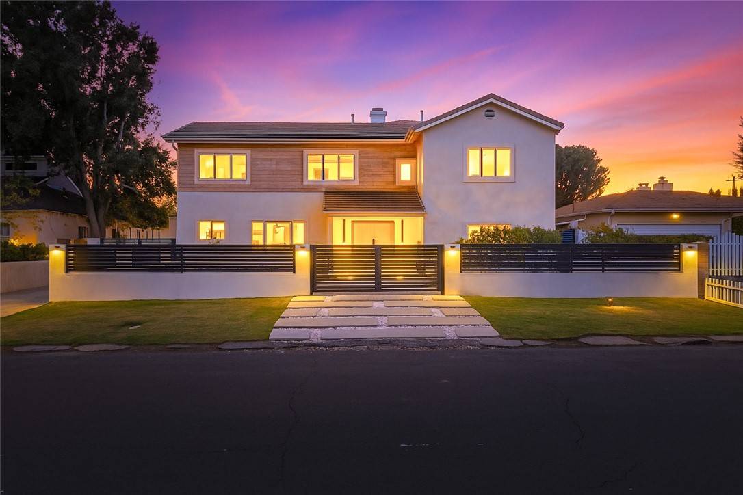 Valley Village, CA 91607,5439 Gentry AVE