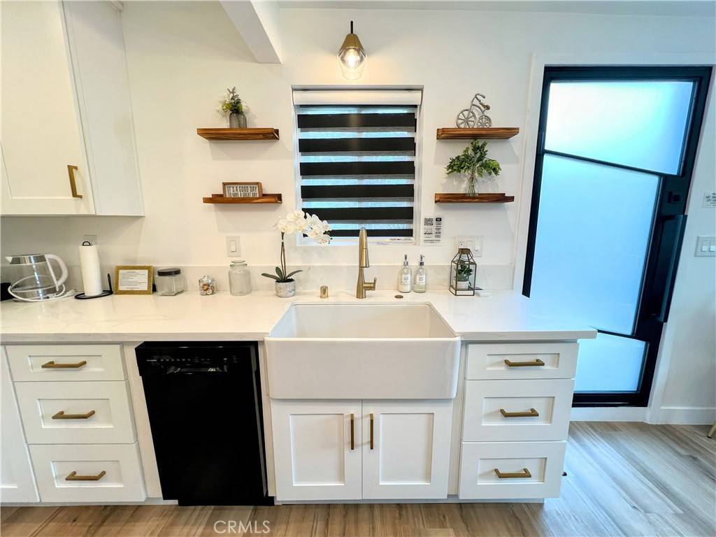 Woodland Hills, CA 91367,5311 Lockhurst DR