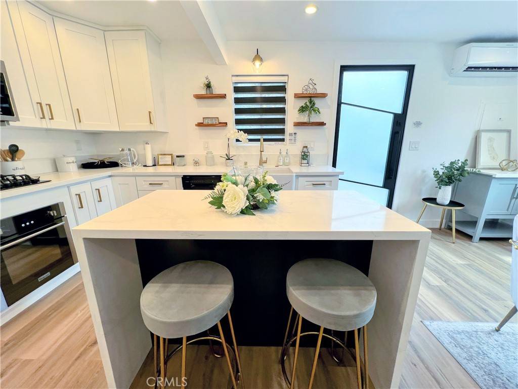 Woodland Hills, CA 91367,5311 Lockhurst DR