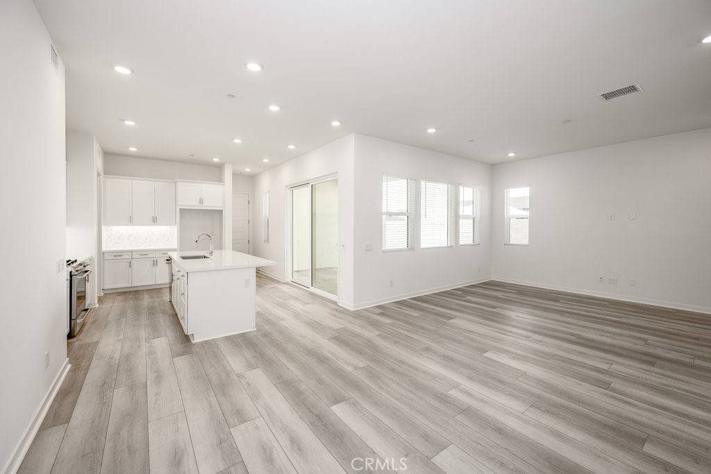 Valencia, CA 91381,26915 Goldfinch LN