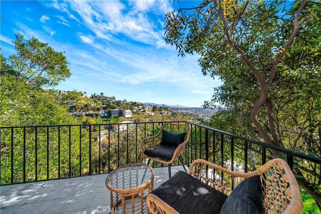 Hollywood Hills, CA 90069,8686 Franklin AVE