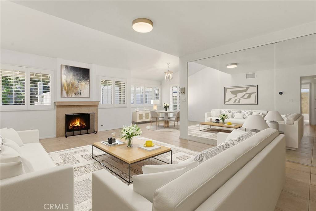 Woodland Hills, CA 91367,22117 Burbank BLVD #7