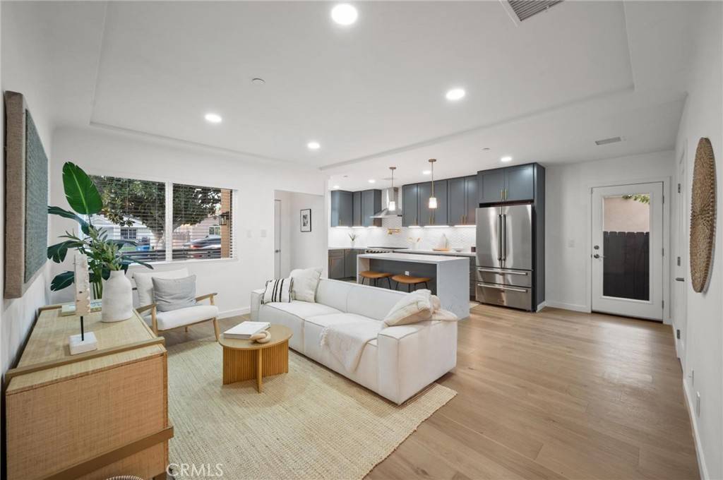 Sherman Oaks, CA 91401,14328 Emelita ST