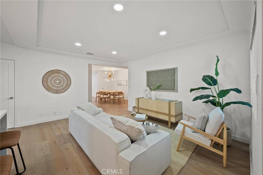 Sherman Oaks, CA 91401,14328 Emelita ST