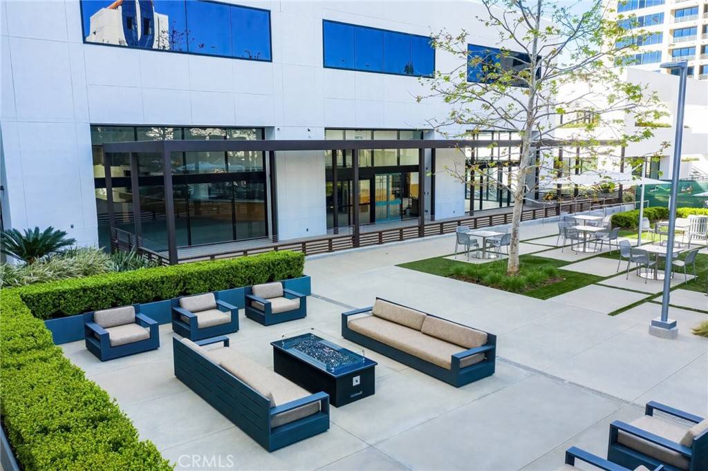 Woodland Hills, CA 91367,6300 590 Canoga Ave.