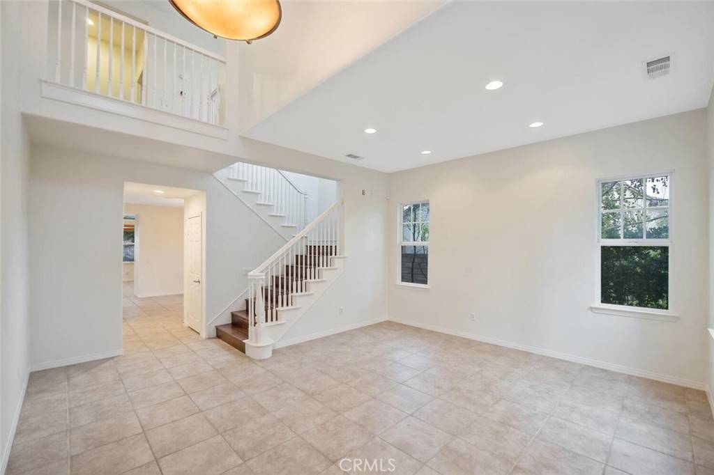 Valencia, CA 91381,27163 Cedar Ridge