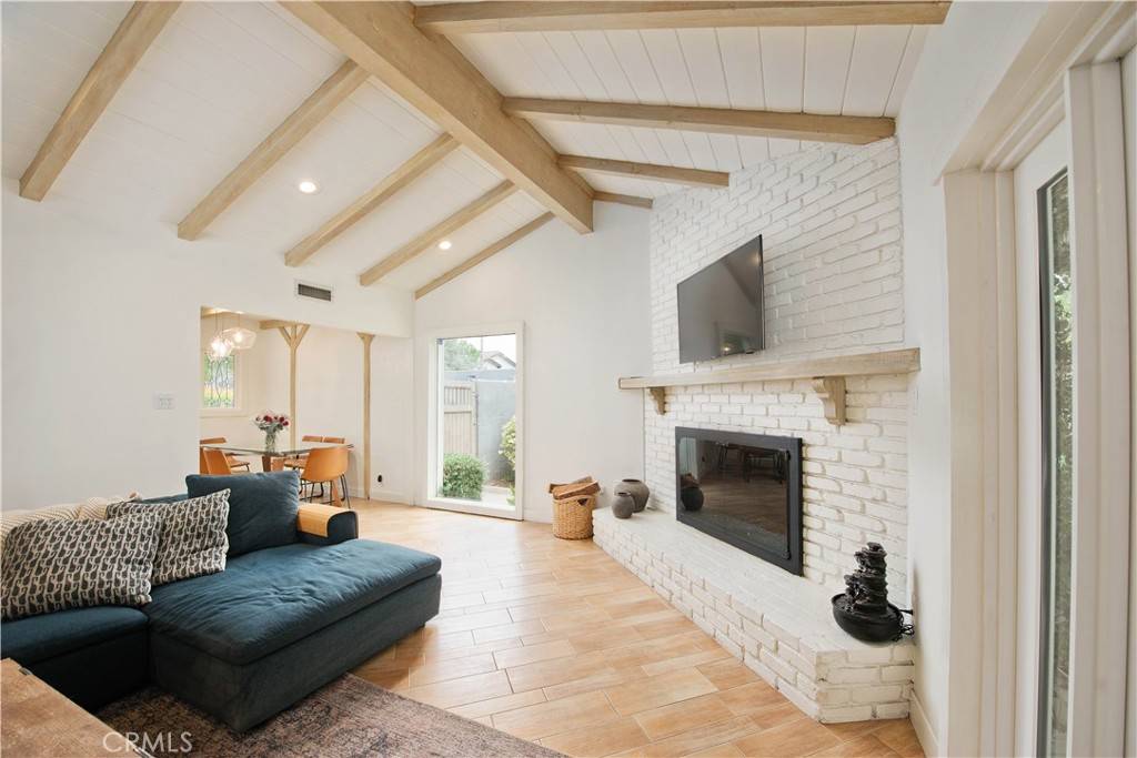 Sherman Oaks, CA 91423,4719 Tyrone