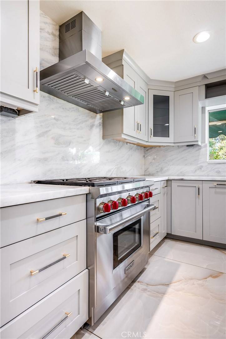 Tarzana, CA 91356,19314 Yolie