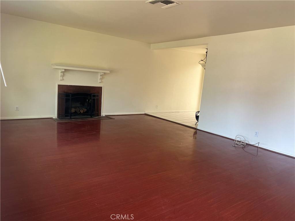 Reseda, CA 91335,7357 Darby